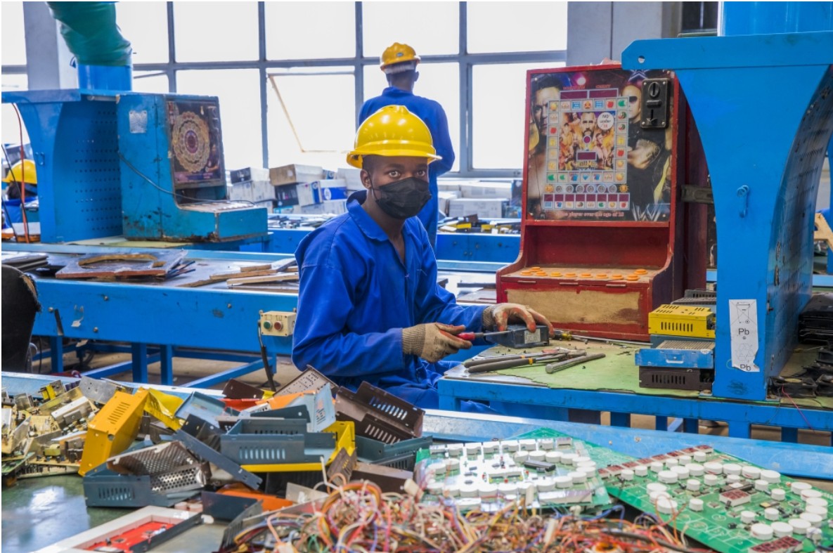 Rwanda Targets 7,000 Illegal Slot Machines for Dismantling and Recycling